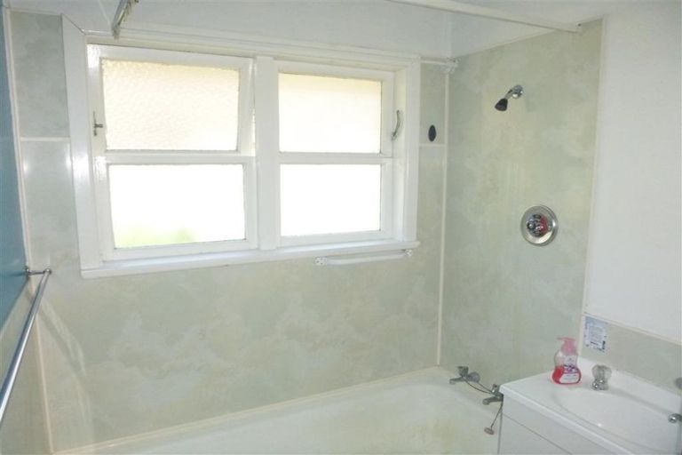 Photo of property in Rosalie Flats, 4/1034 Fergusson Drive, Clouston Park, Upper Hutt, 5018