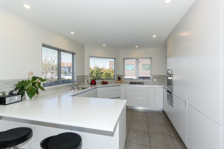 Photo of property in 22d Lismore Street, Strandon, New Plymouth, 4312