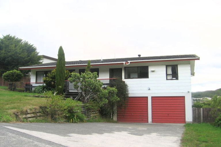 Photo of property in 20 Percy Dyett Drive, Karori, Wellington, 6012