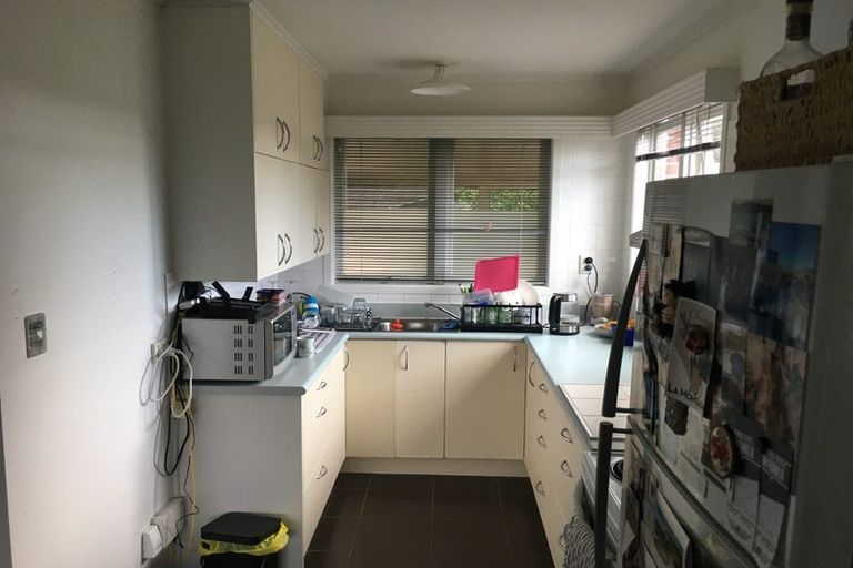 Photo of property in 2/17 Scarboro Terrace, Murrays Bay, Auckland, 0630