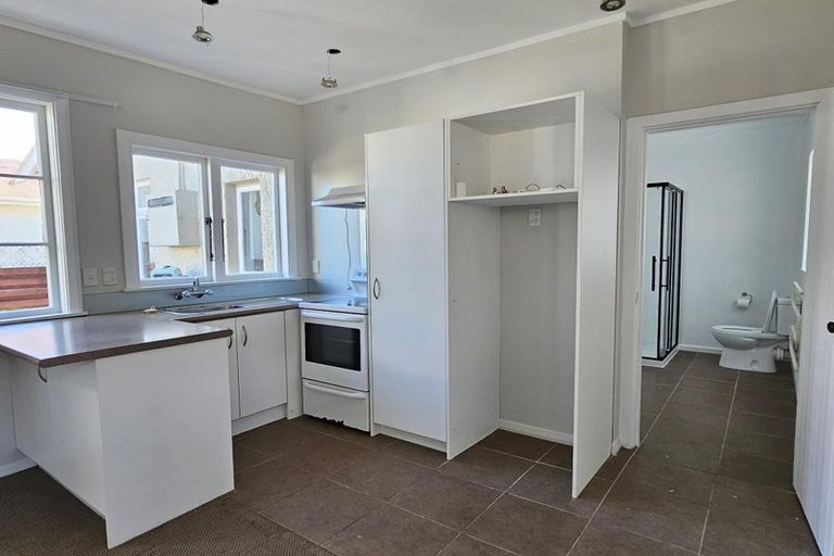 Photo of property in 18 Saint Ronans Avenue, Waterloo, Lower Hutt, 5011