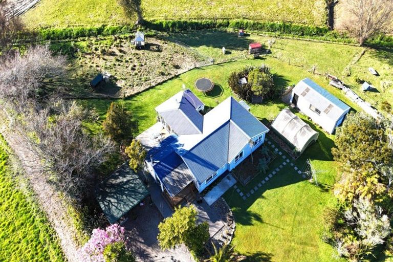 Photo of property in 43 Victoria Road, Westport, 7892