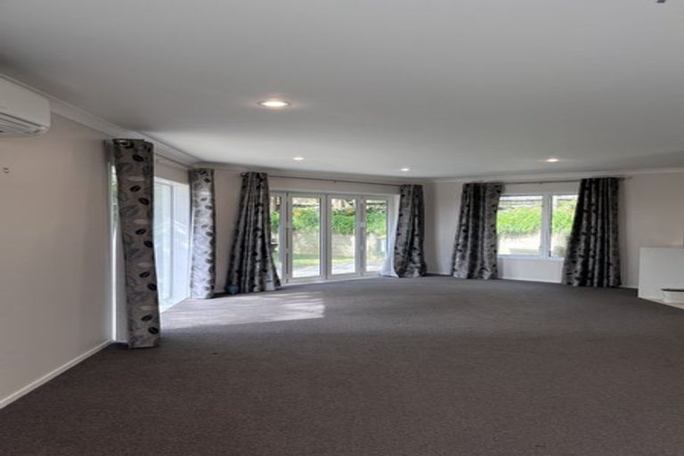 Photo of property in 873a Beach Road, Waiake, Auckland, 0630
