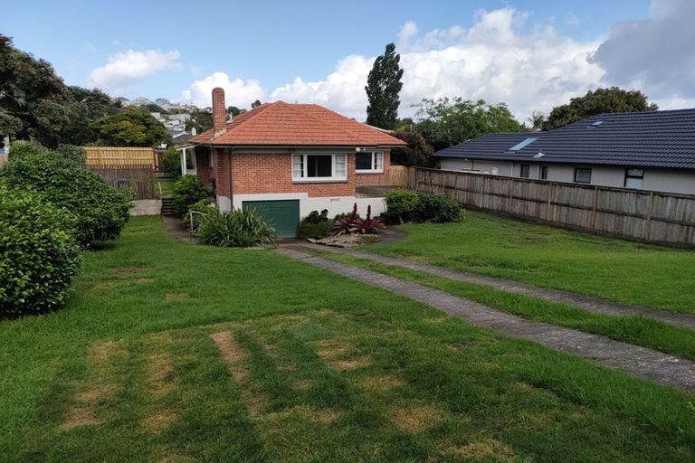Photo of property in 42 Archibald Road, Kelston, Auckland, 0602
