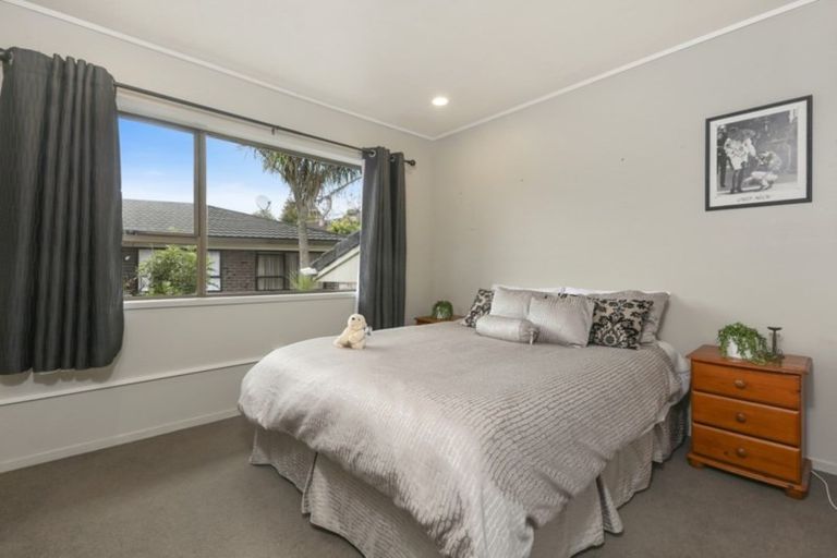 Photo of property in 12 Cyclades Place, Shelly Park, Auckland, 2014