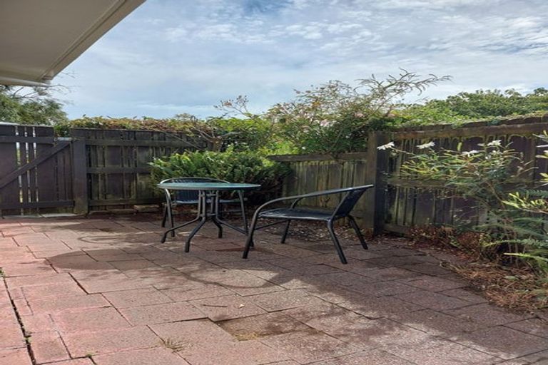 Photo of property in 18 Rewarewa Crescent, Waikanae, 5036