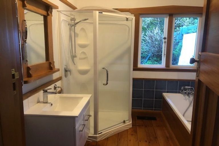 Photo of property in 18 Raroa Road, Kelburn, Wellington, 6012