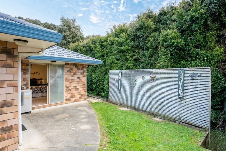 Photo of property in 5 Fairway Oaks Drive, Waikanae Beach, Waikanae, 5036