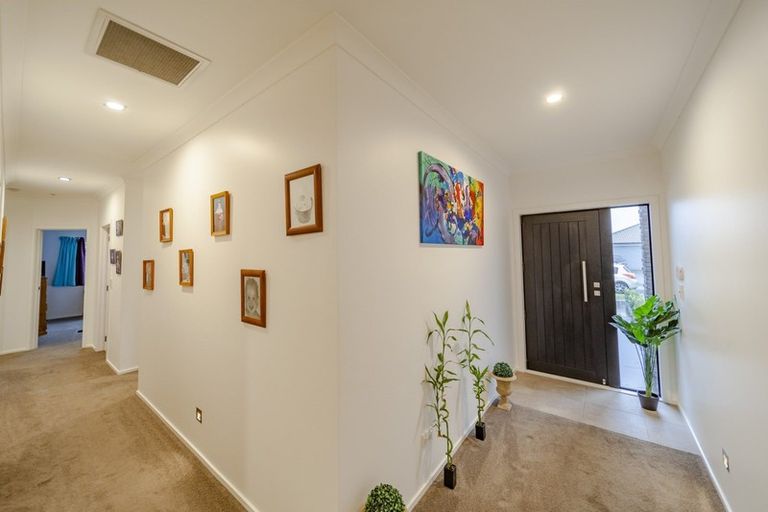 Photo of property in 24 Pukaki Place, Poraiti, Napier, 4112