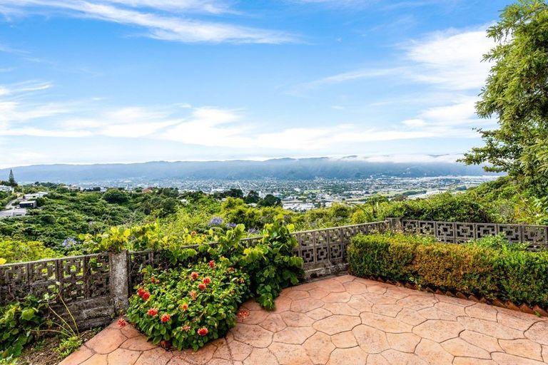 Photo of property in 111 Miromiro Road, Normandale, Lower Hutt, 5010