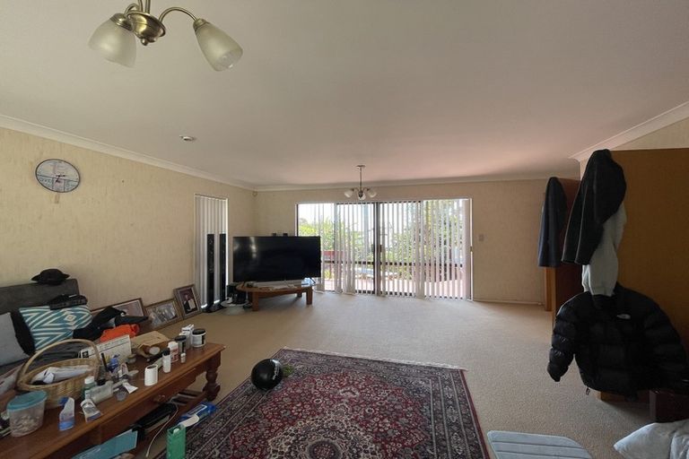 Photo of property in 10 Ewhurst Place, Goodwood Heights, Auckland, 2105