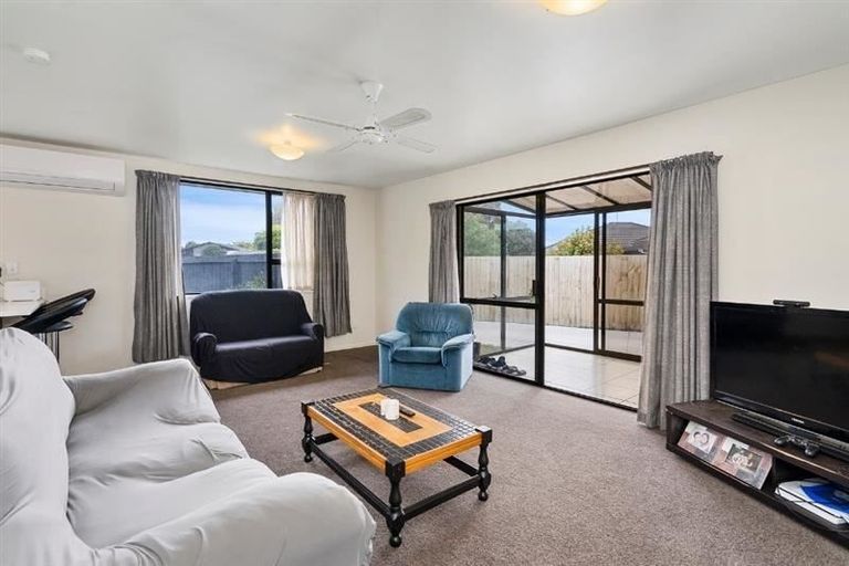 Photo of property in 1/27 Aberfoyle Place, Parklands, Christchurch, 8083