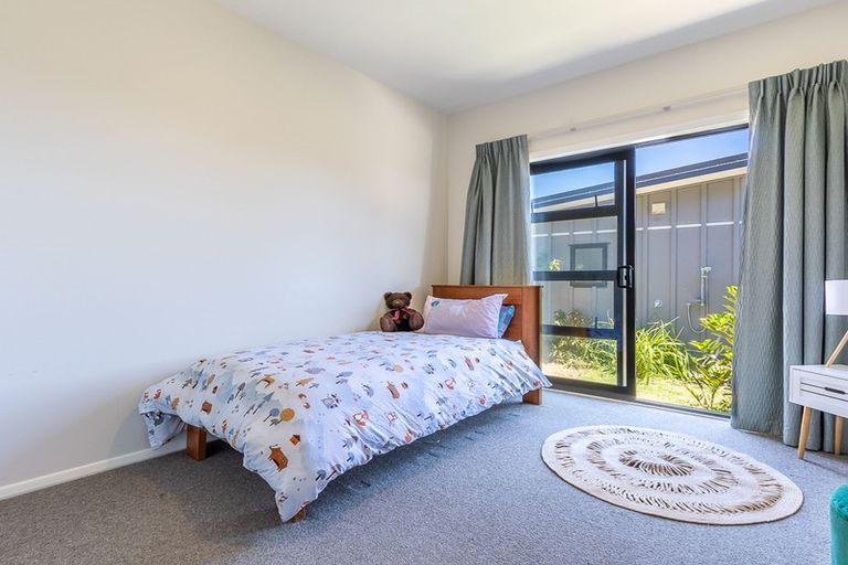 Photo of property in 35 Seagrass Place, Otaki Beach, Otaki, 5512
