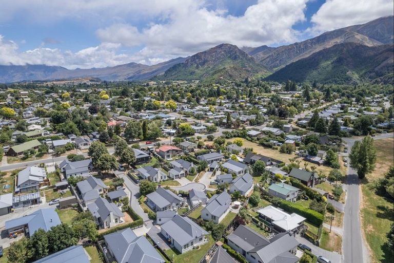 Photo of property in 12 Fletcher Way, Arrowtown, 9302