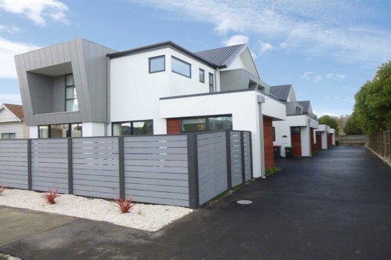 Photo of property in 2/40 Brockworth Place, Riccarton, Christchurch, 8011