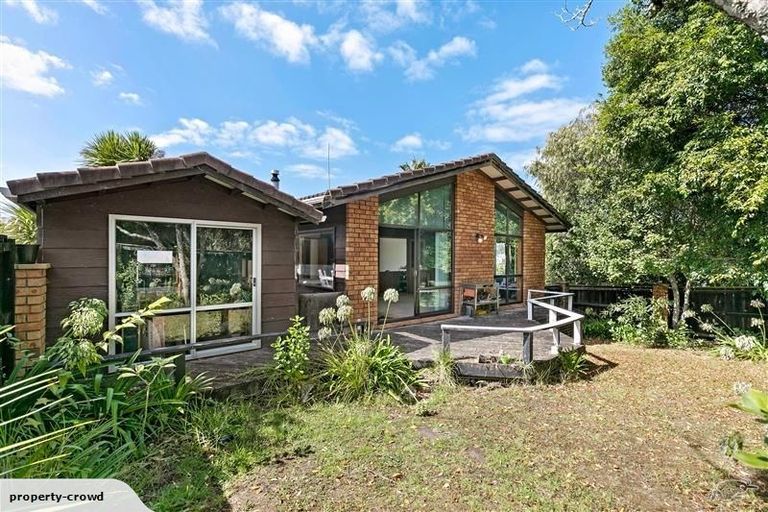 Photo of property in 124 Stapleford Crescent, Browns Bay, Auckland, 0630