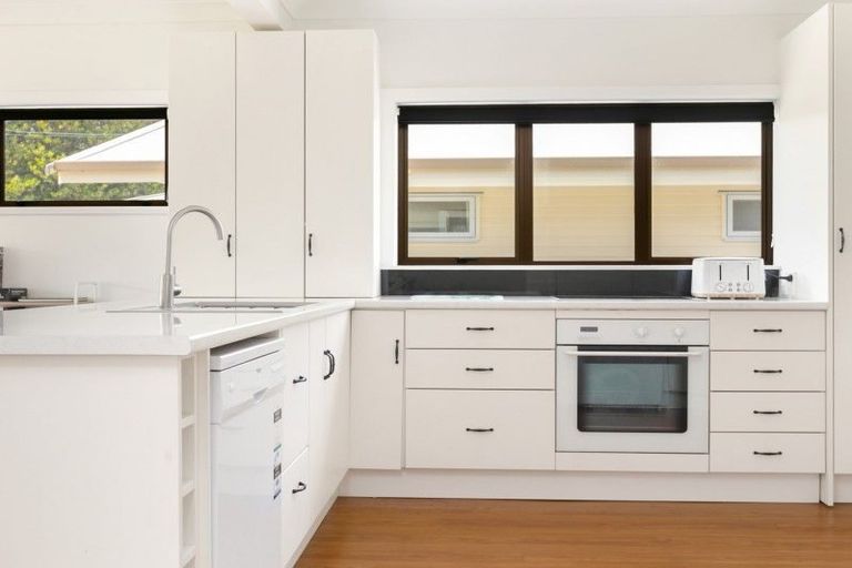 Photo of property in 6 Pitau Road, Mount Maunganui, 3116