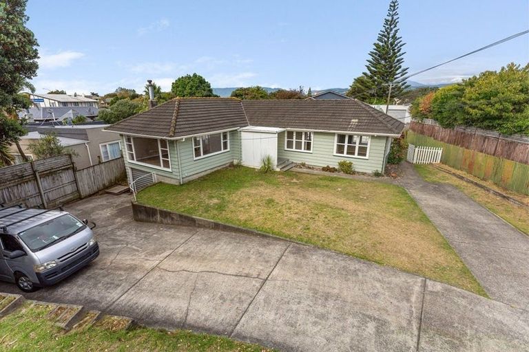Photo of property in 9 Bluegum Road, Paraparaumu Beach, Paraparaumu, 5032