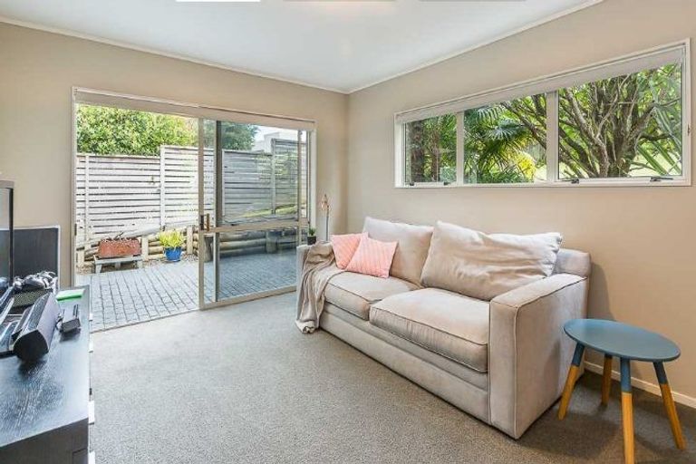 Photo of property in 7 Redfern Lane, Glenfield, Auckland, 0629