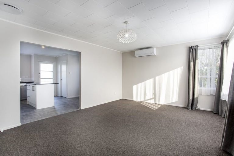 Photo of property in 42a Parakai Avenue, Parakai, 0830