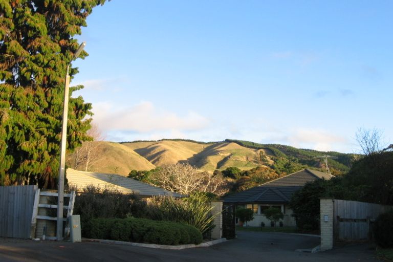 Photo of property in 27 Karu Crescent, Waikanae, 5036