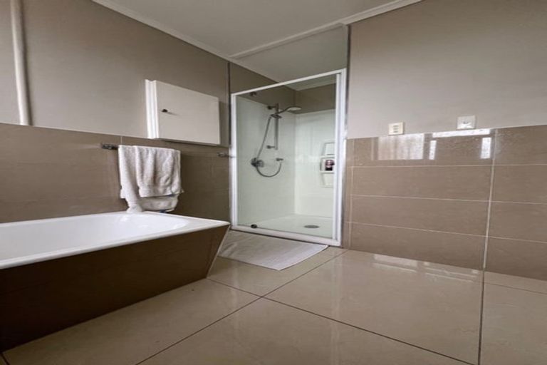 Photo of property in 17 Bradbury Road, Botany Downs, Auckland, 2010