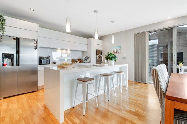 Photo of property in 39 Grand Drive, Orewa, 0931