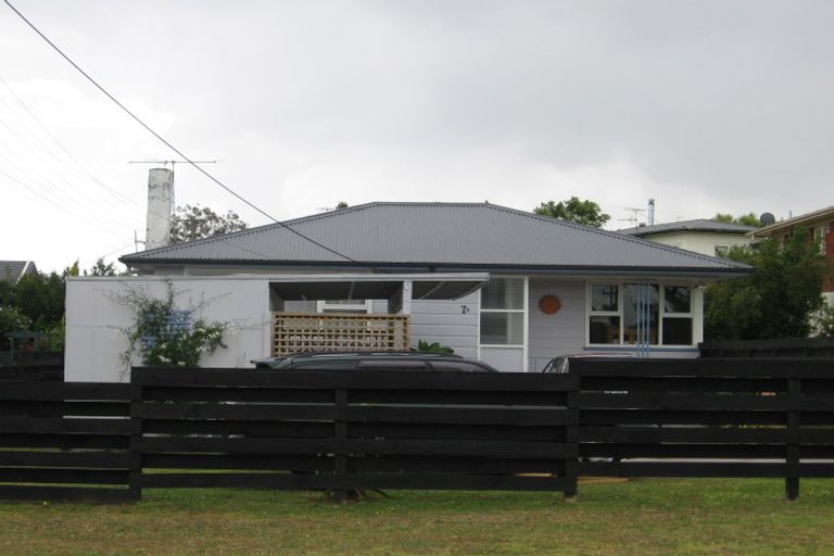 Photo of property in 2/7 Gordon Avenue, Forrest Hill, Auckland, 0620