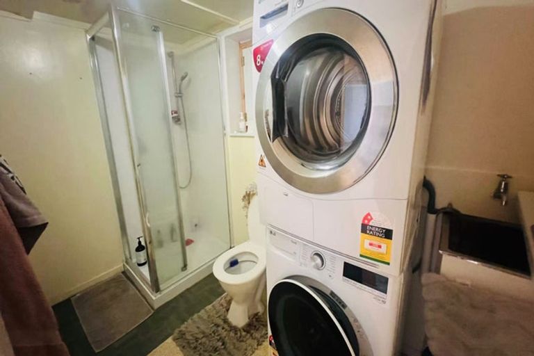 Photo of property in 1/172 Forrest Hill Road, Forrest Hill, Auckland, 0620