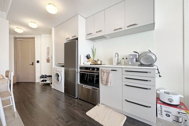 Photo of property in 207/3 Roxburgh Street, Mount Victoria, Wellington, 6011