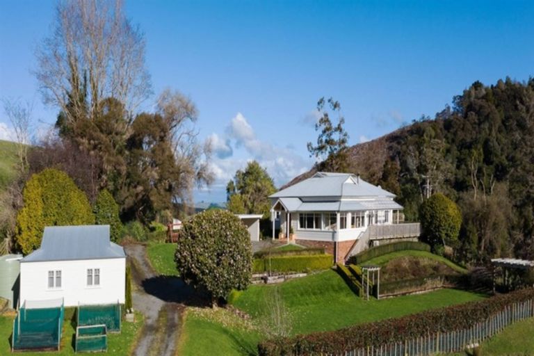 Photo of property in 102 Mount Curl Road, Hunterville, 4784