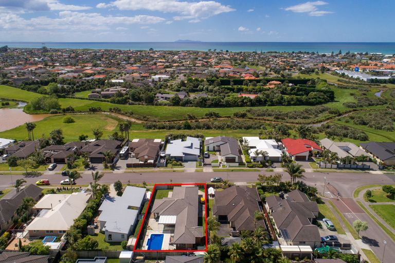 Photo of property in 64 Oriental Parade, Papamoa Beach, Papamoa, 3118