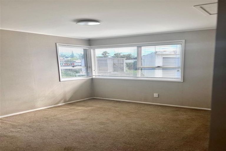 Photo of property in 13 Harmel Road, Glendene, Auckland, 0602