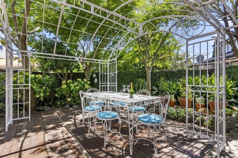 Photo of property in 2/52 Hattaway Avenue, Bucklands Beach, Auckland, 2012