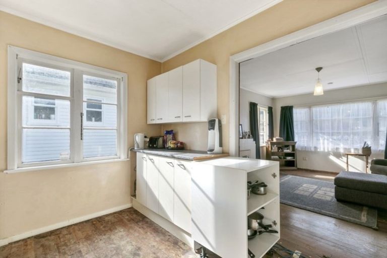 Photo of property in 195 Wellington Road, Wainuiomata, Lower Hutt, 5014