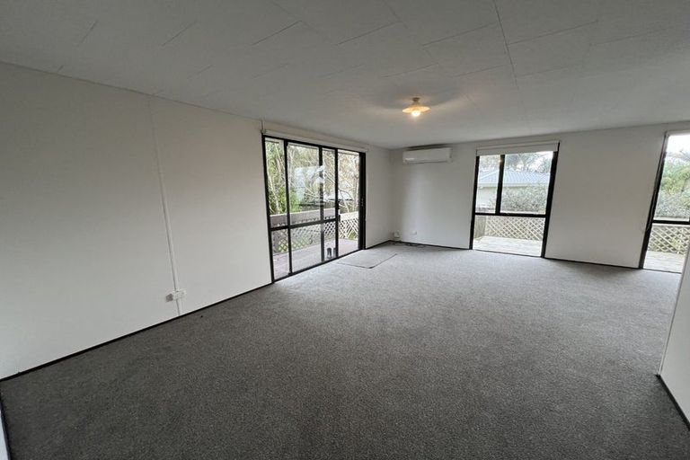 Photo of property in 2/25 Devonshire Road, Unsworth Heights, Auckland, 0632