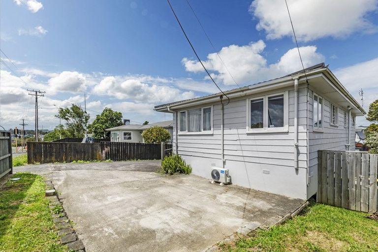 Photo of property in 1/694 East Coast Road, Pinehill, Auckland, 0632
