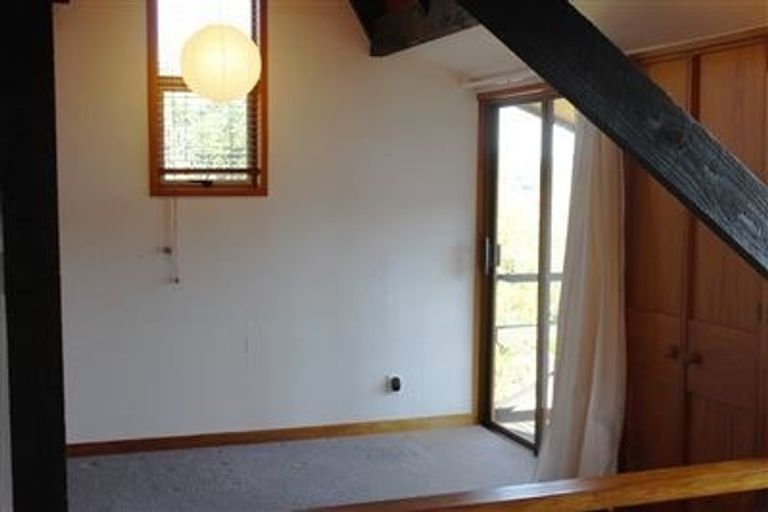 Photo of property in 21 Kakariki Grove, Waikanae, 5036