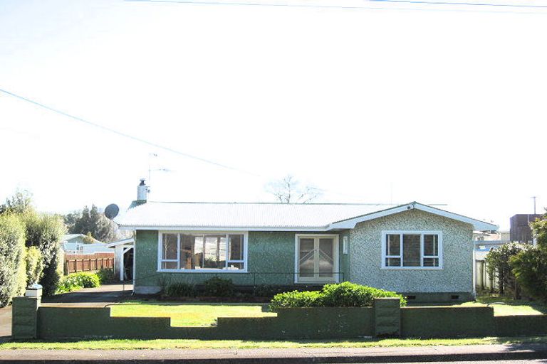 Photo of property in 10 Montgomery Street, Waipukurau, 4200