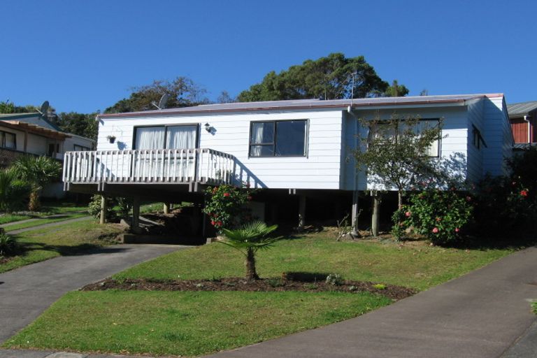Photo of property in 1/28 Pahi Place, West Harbour, Auckland, 0618