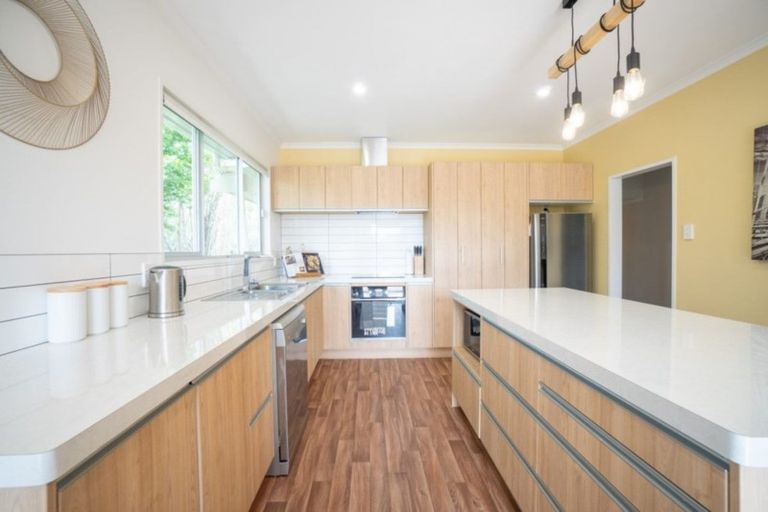 Photo of property in 28 Summerhill Drive, Fitzherbert, Palmerston North, 4410