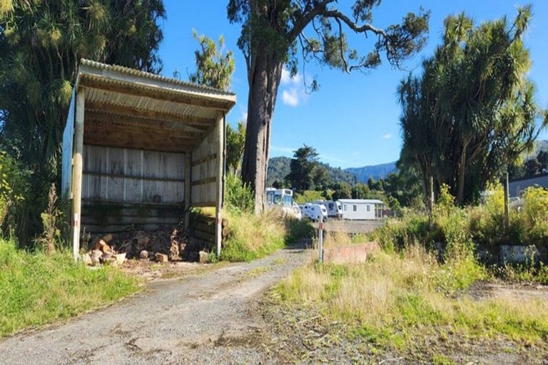 Photo of property in 1684 State Highway 2, Kaitoke, Upper Hutt, 5018