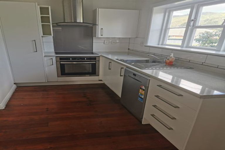 Photo of property in 28 Jutland Street, Waterloo, Lower Hutt, 5011