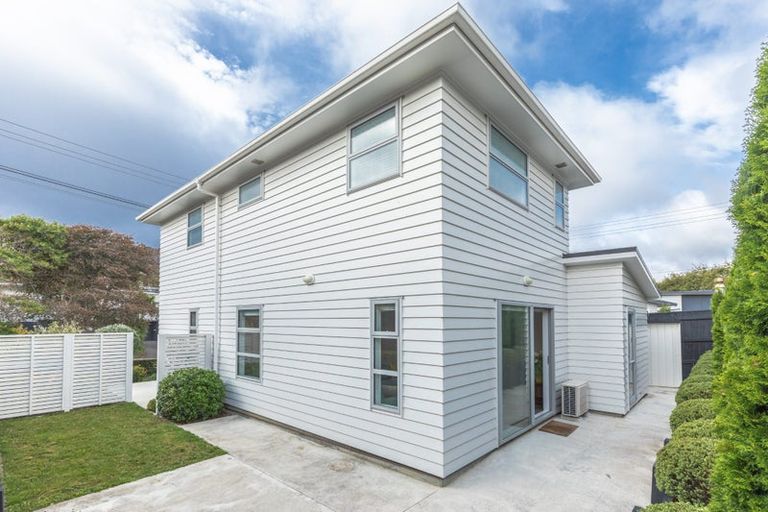 Photo of property in 27a Ranui Terrace, Tawa, Wellington, 5028