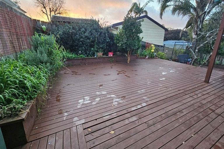 Photo of property in 19a Crystal Avenue, Glendene, Auckland, 0602