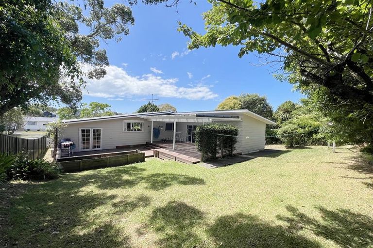 Photo of property in 10 Salamanca Road, Sunnynook, Auckland, 0620