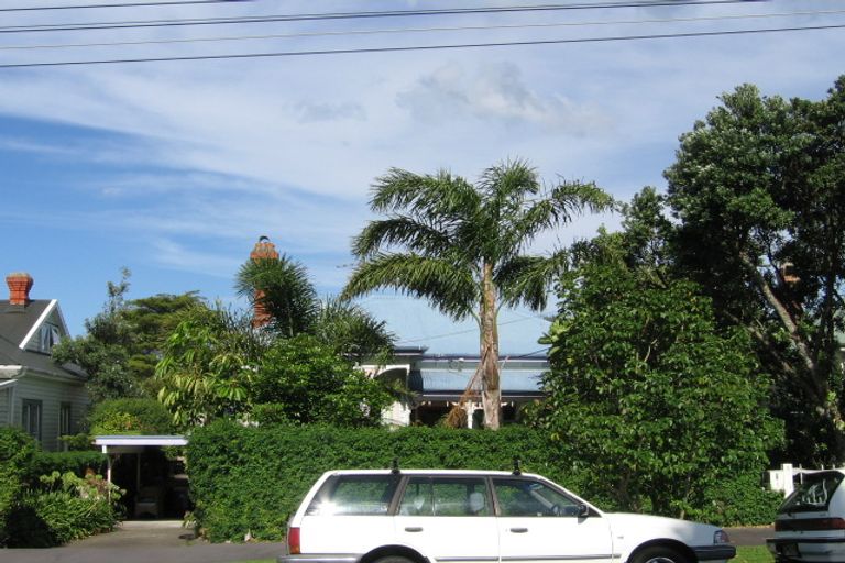 Photo of property in 8 Summer Street, Stanley Point, Auckland, 0624