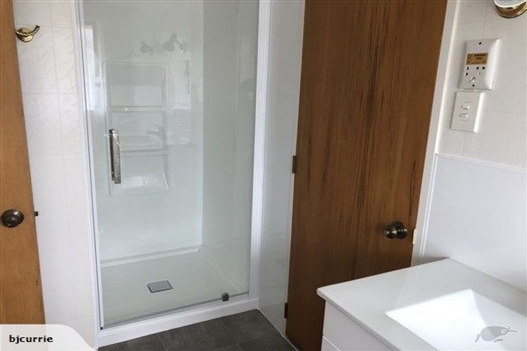 Photo of property in 32 Langston Avenue, Palmerston North, 4414