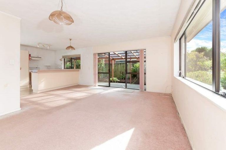 Photo of property in 9/39 Swanson Road, Henderson, Auckland, 0610