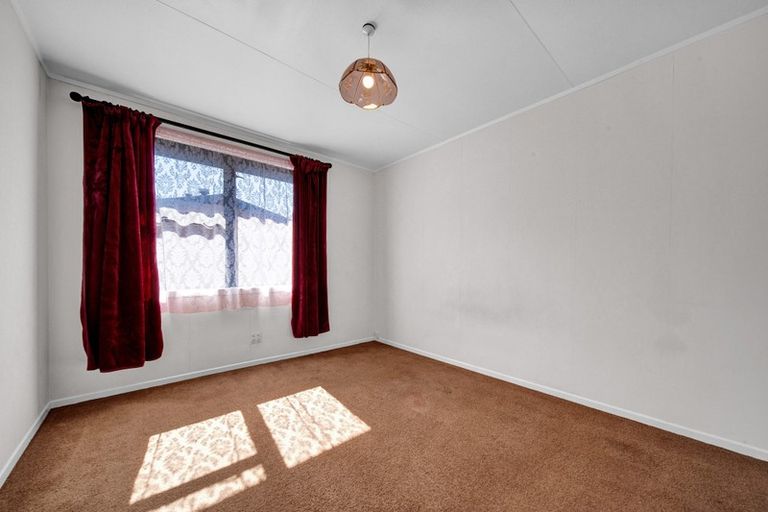 Photo of property in 13 Vancouver Place, Marfell, New Plymouth, 4310